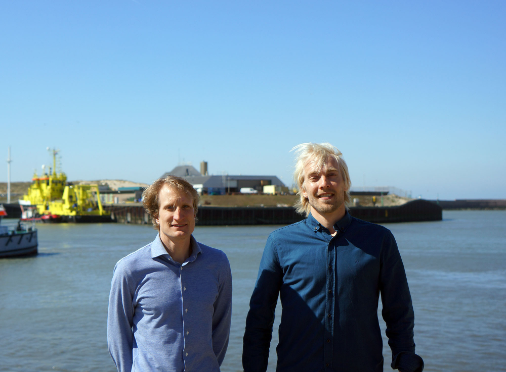 Reinoud Feenstra (links) en Sid Vollebregt, de oprichters van Elemental Water Makers, een onderneming die al heel wat prijzen op het gebied van duurzaamheid en innovatie heeft binnengehaald