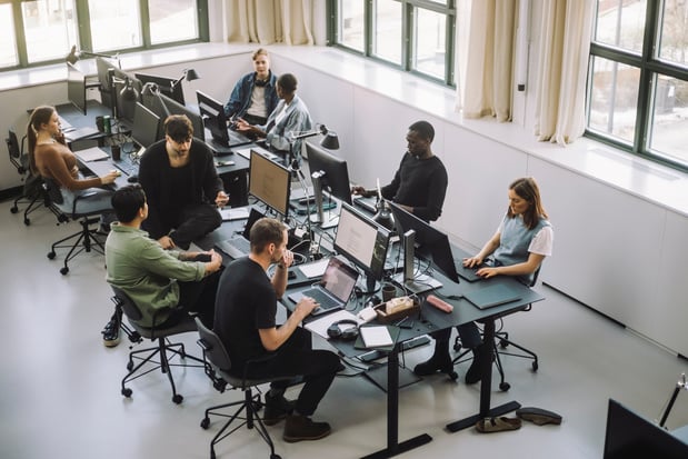 Zet u, en weest gezeten op uw bureaustoel van de baas!