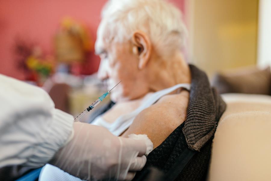 Seniorenbeweging vraagt adequate vaccinatiestrategie voor ouderen