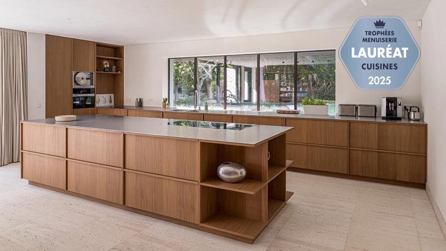 Association maîtrisée entre chaleur du bois et froideur de l'acier inoxydable